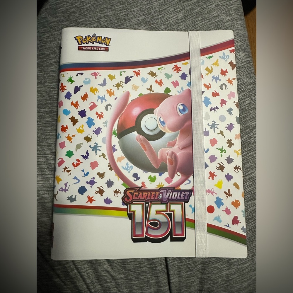 Pokemon Scarlet & Violet 151 trading card binder